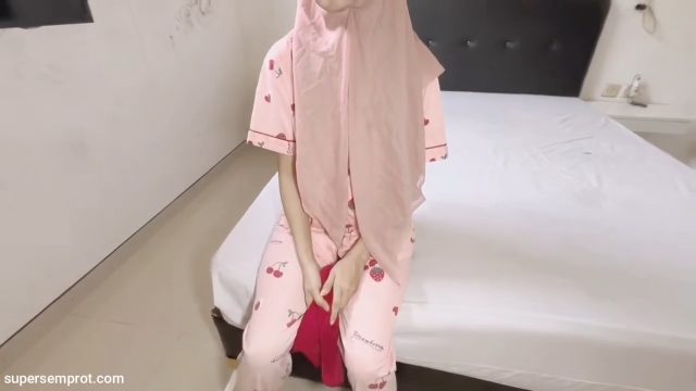 Modus Majikan Buat Ngentotin Pembantu Jilbab